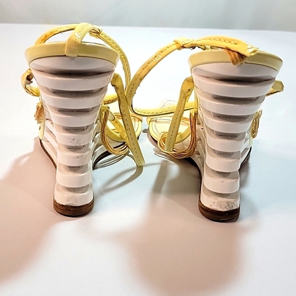 Authentic Louis Vuitton Sandals Size 39 - Picture 6 of 12